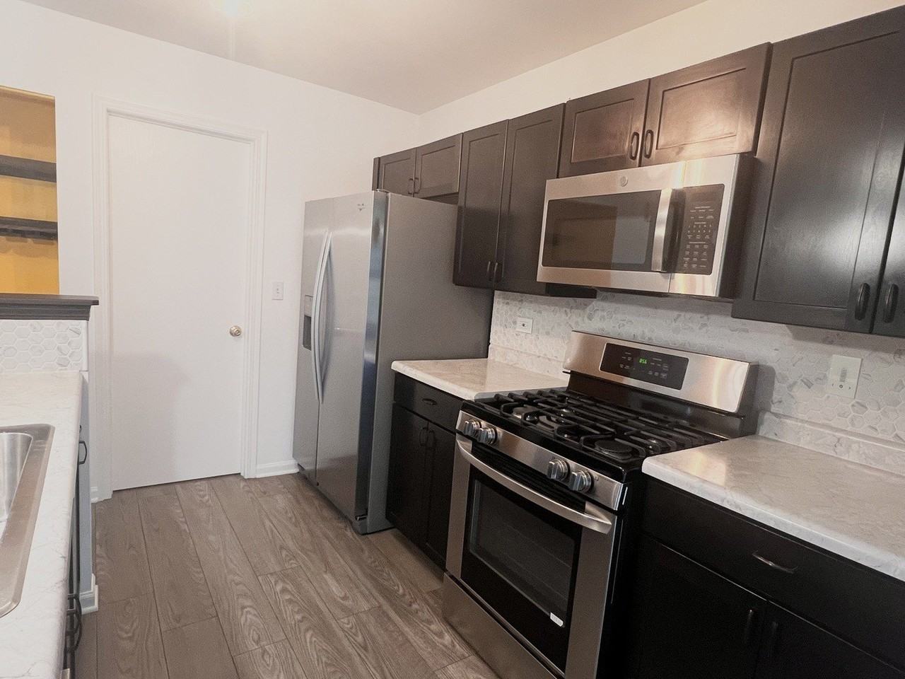 2407 Stoughton Cir #2407 - Photo 5 of 21