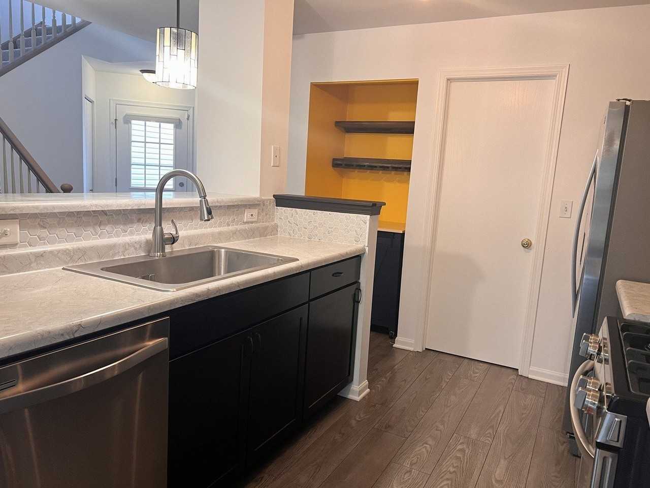 2407 Stoughton Cir #2407 - Photo 6 of 21