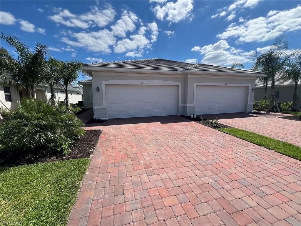 2320 Dragonfruit Way - Photo 2 of 33