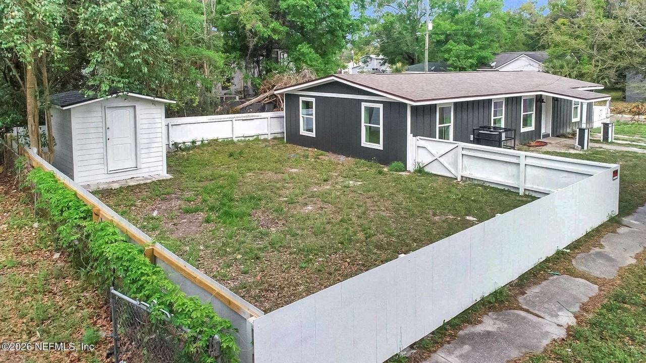1422 Stafford St - Photo 5 of 8