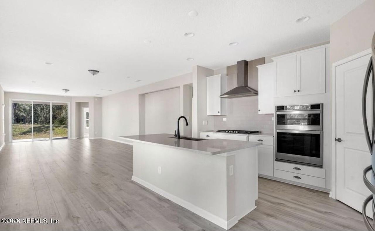 356 Bermudez Way - Photo 3 of 33