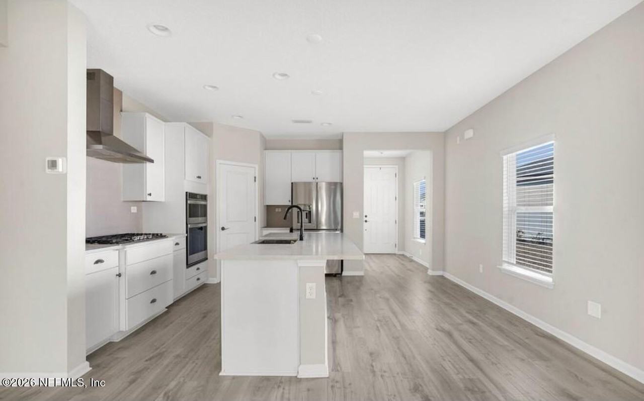 356 Bermudez Way - Photo 6 of 33