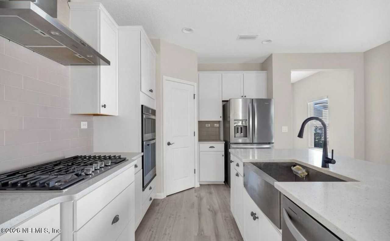 356 Bermudez Way - Photo 7 of 33
