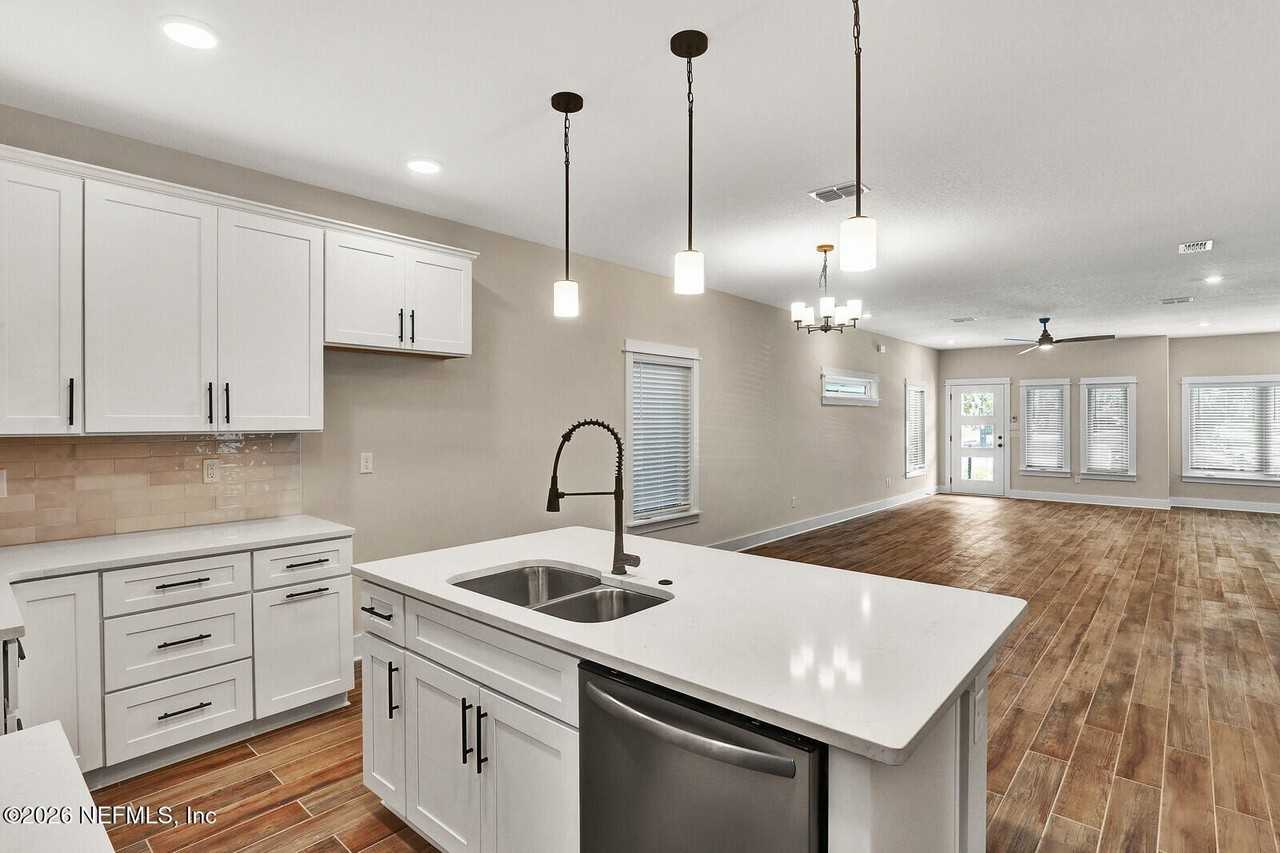 218 E 2nd St - Photo 6 of 27