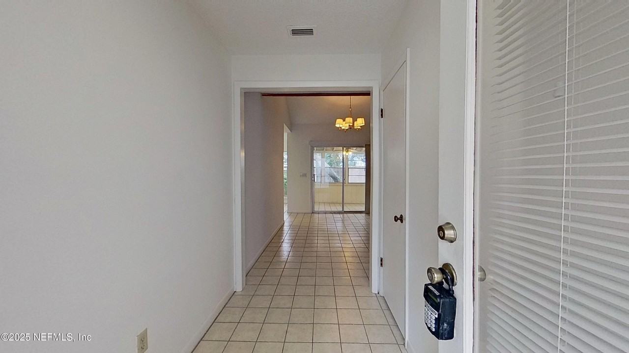 1615 Seminole Rd - Photo 3 of 23