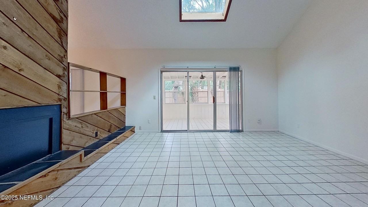1615 Seminole Rd - Photo 4 of 23