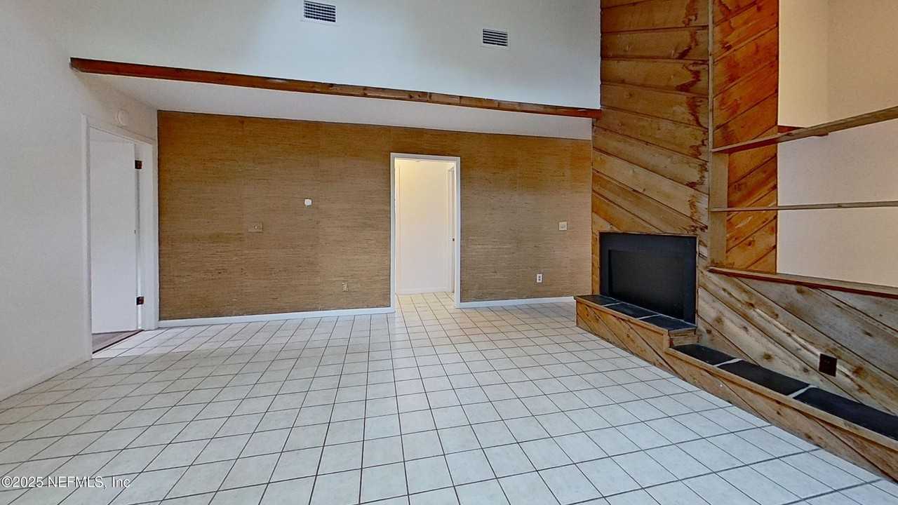 1615 Seminole Rd - Photo 5 of 23