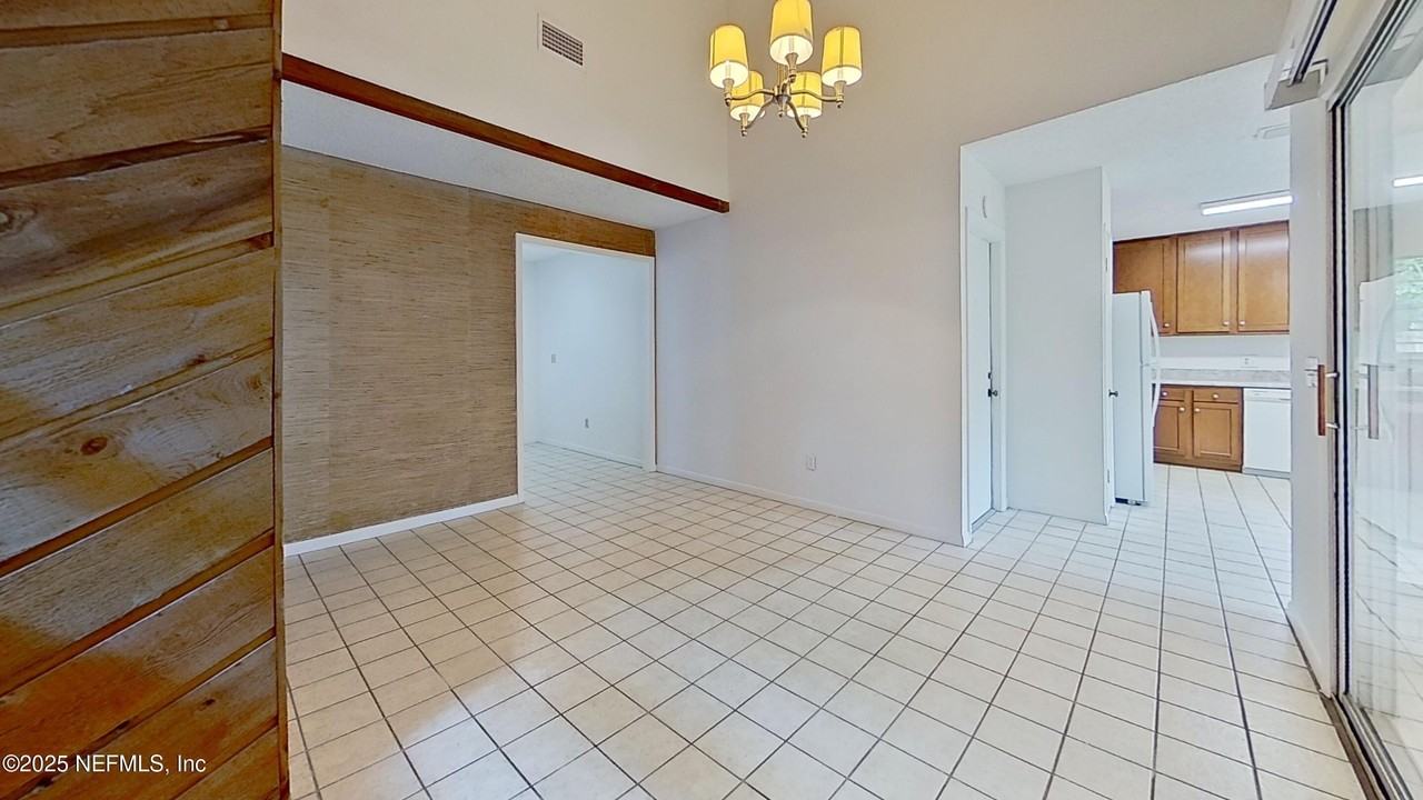 1615 Seminole Rd - Photo 7 of 23