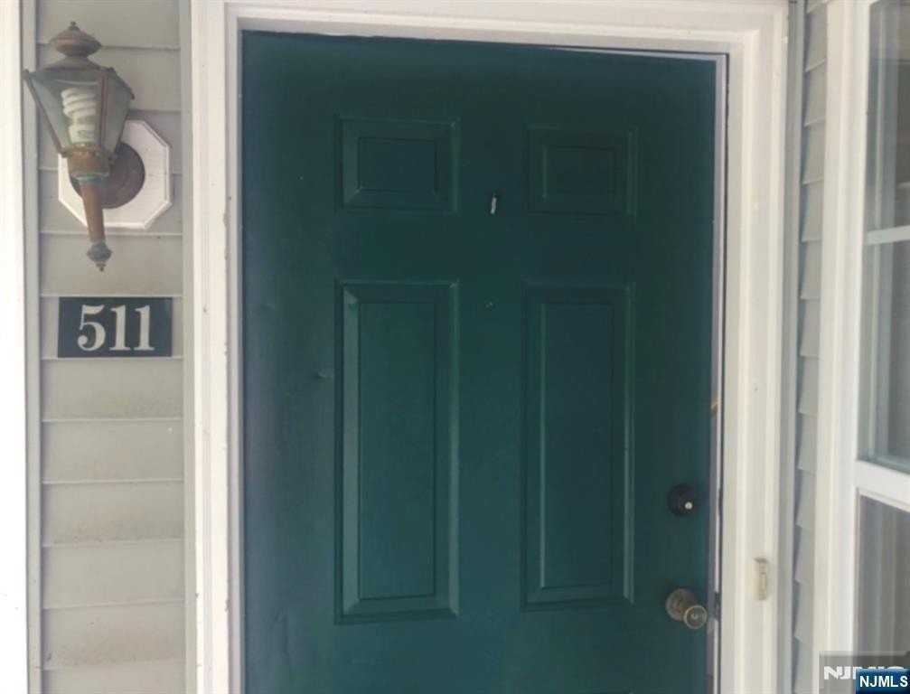 511 Chatfield Dr - Photo 4 of 22