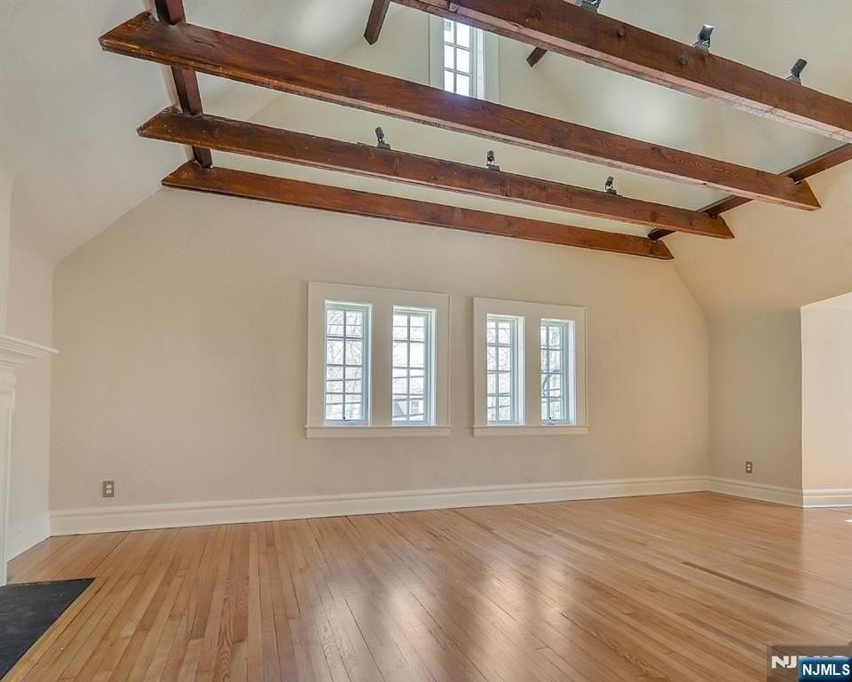 1 Laurel Pl - Photo 4 of 24