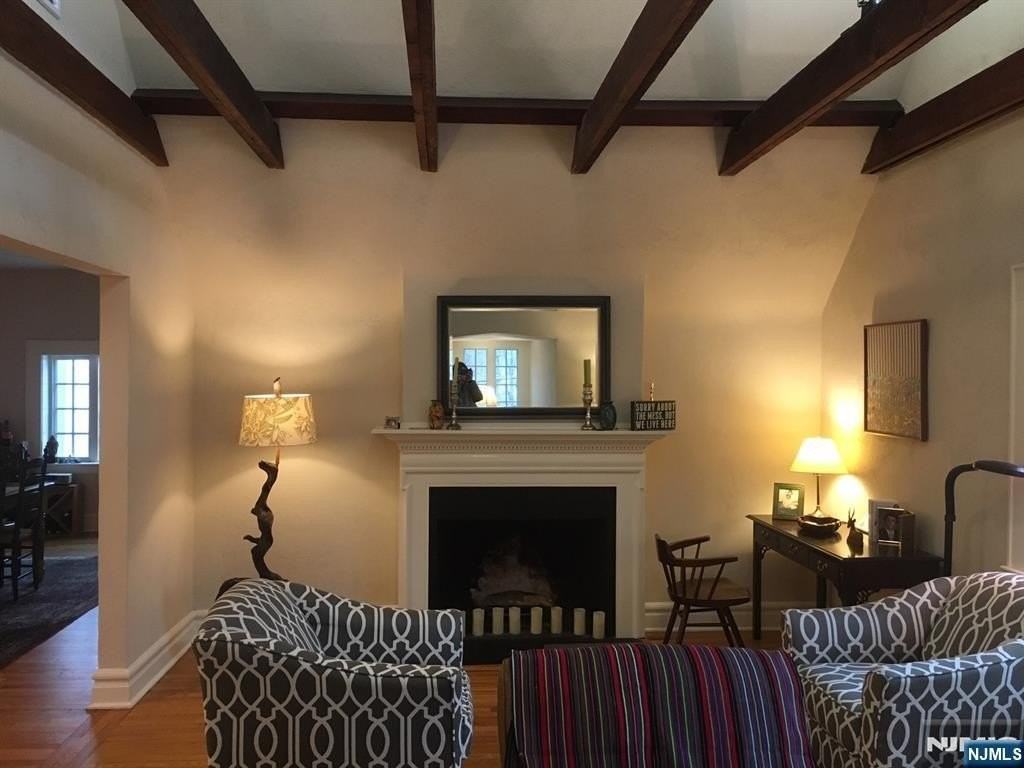 1 Laurel Pl - Photo 6 of 24