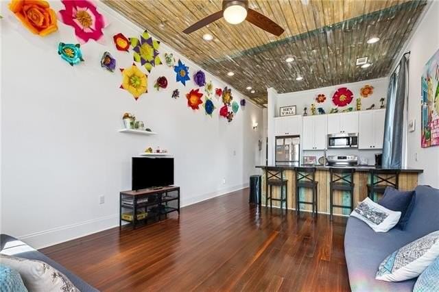 2038 Spain St - Photo 3 of 8