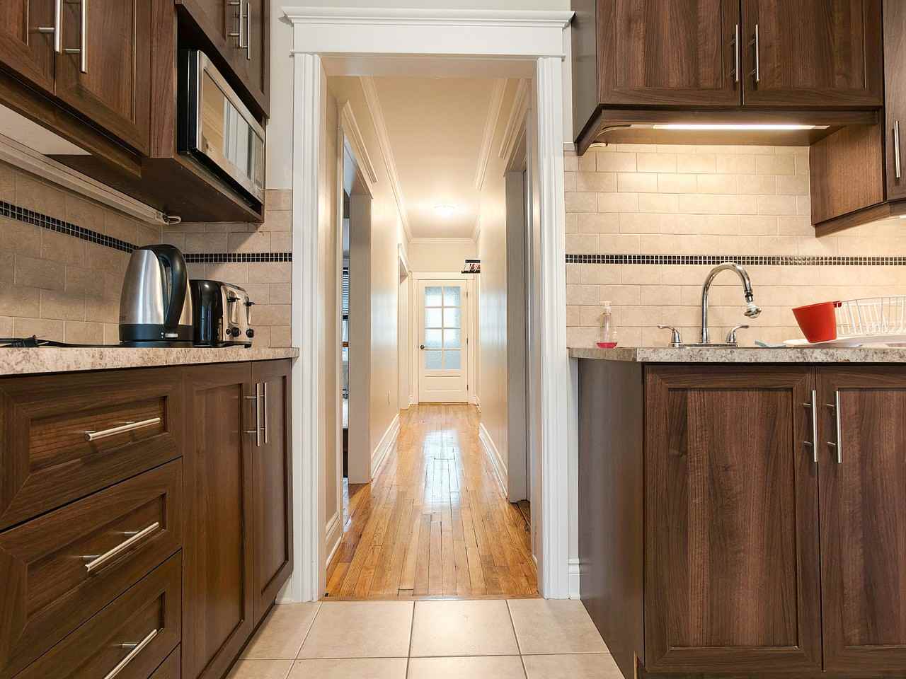 802 4e Avenue - Photo 2 of 27