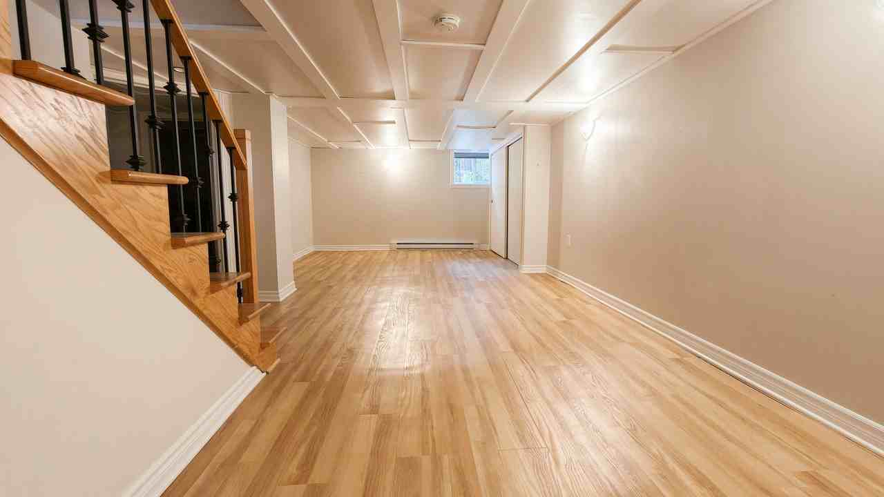 802 4e Avenue - Photo 7 of 27