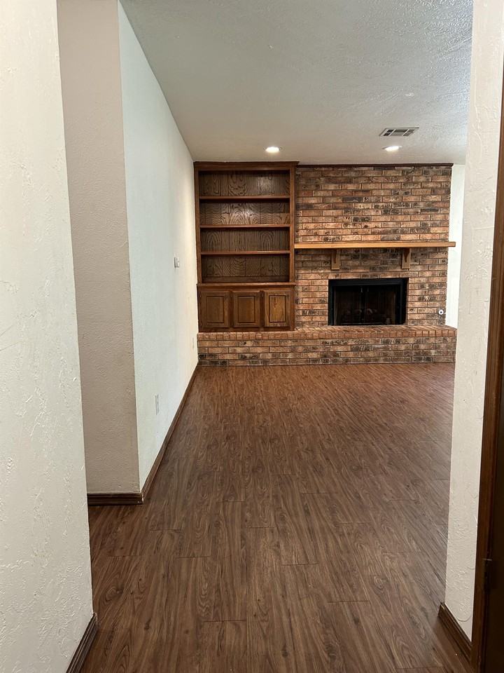 214 Falcon Ct #1 - Photo 3 of 29