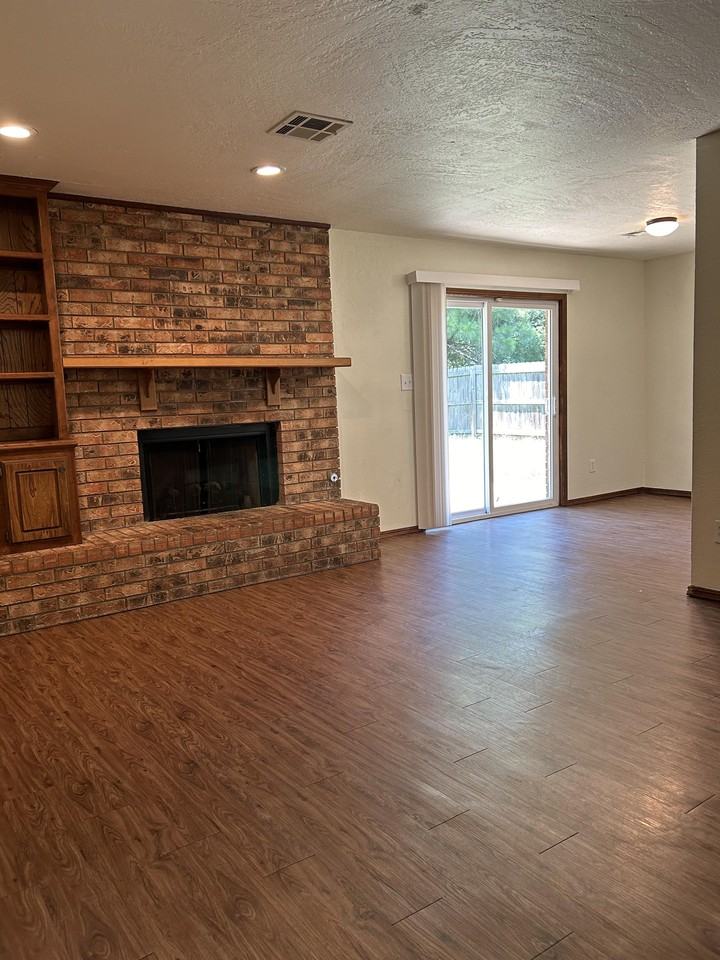 214 Falcon Ct #1 - Photo 4 of 29