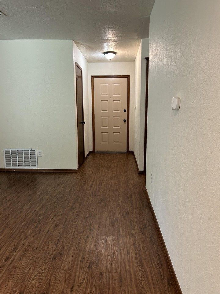 214 Falcon Ct #1 - Photo 5 of 29