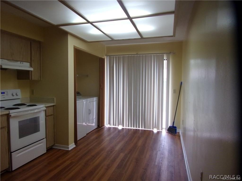 607 Edgewood Ave - Photo 5 of 10