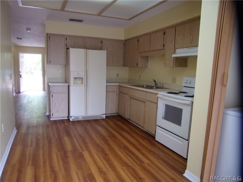 607 Edgewood Ave - Photo 6 of 10