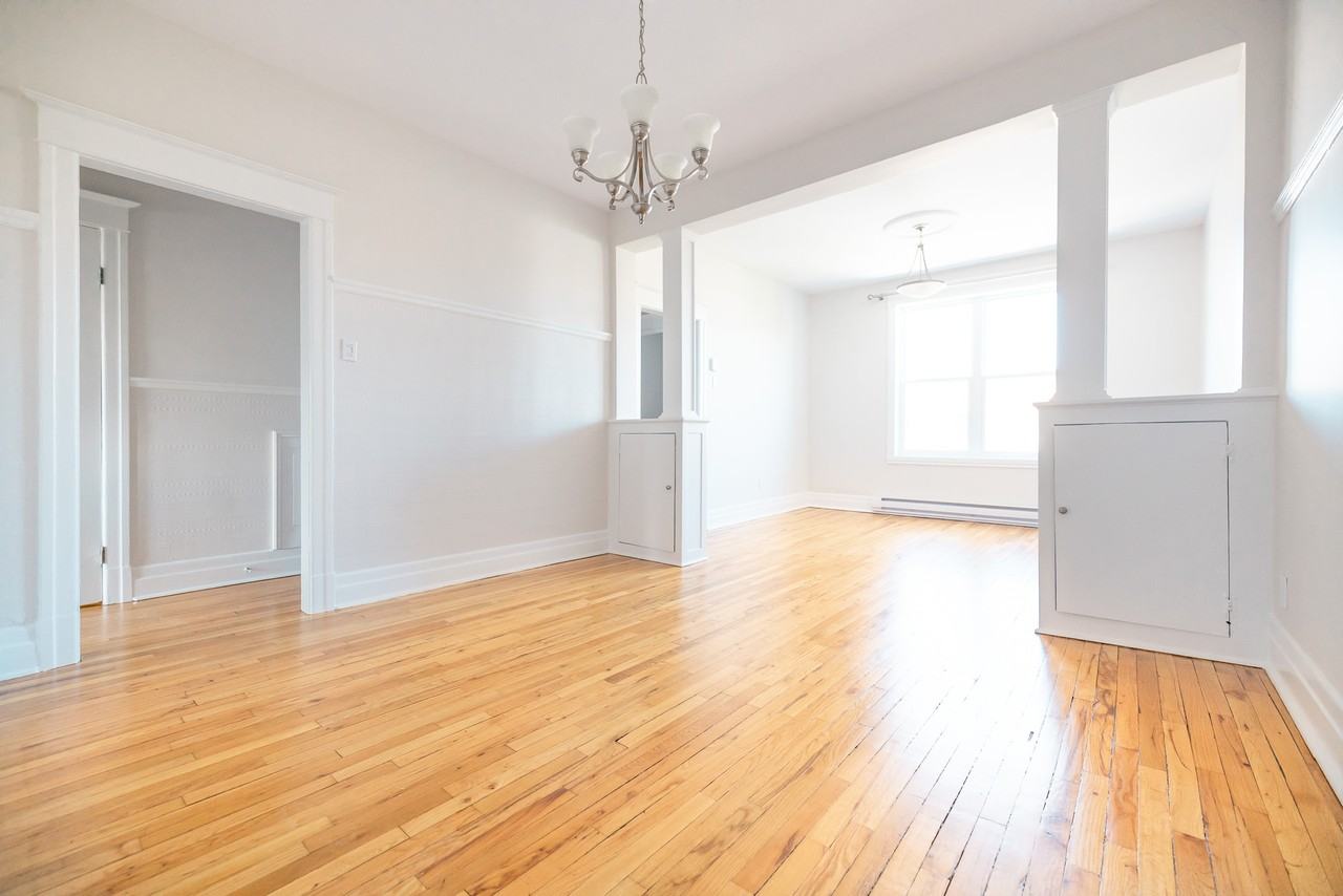 794 4e Avenue - Photo 3 of 34