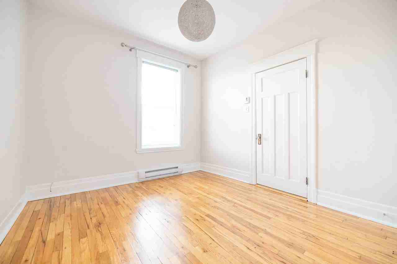 794 4e Avenue - Photo 7 of 34