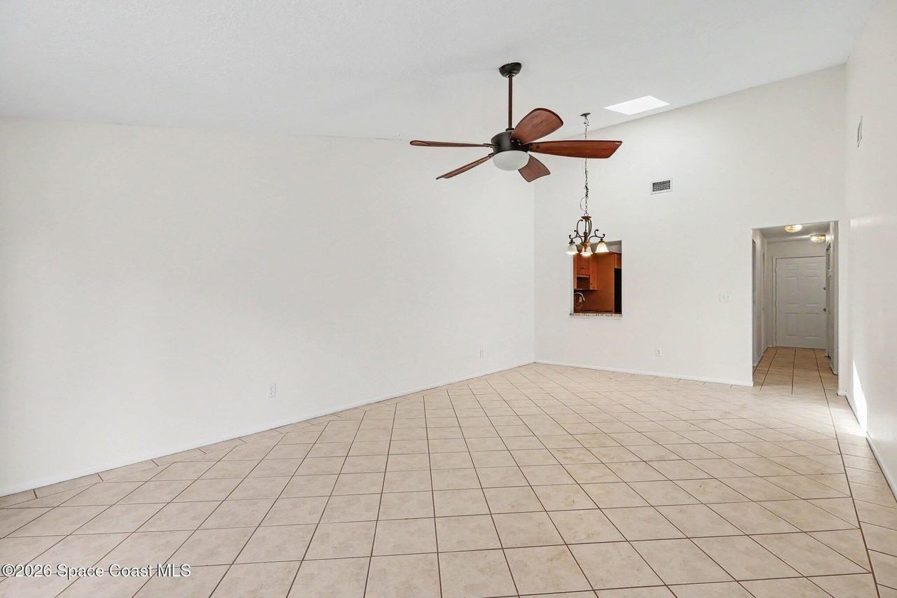 1032 Mary Joye Ave - Photo 4 of 15