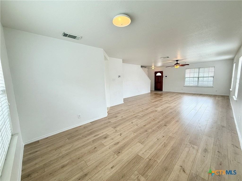 2051 Club Xing - Photo 6 of 32