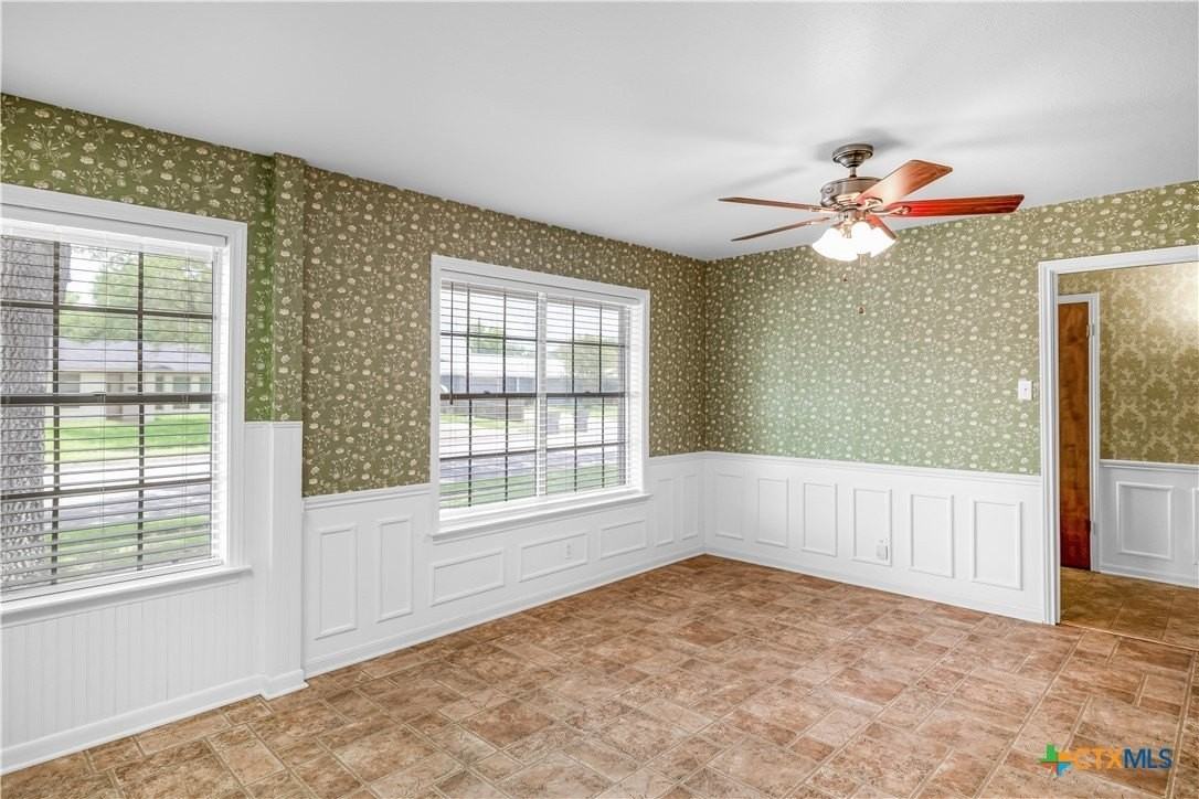 608 Rosewood Dr - Photo 5 of 47