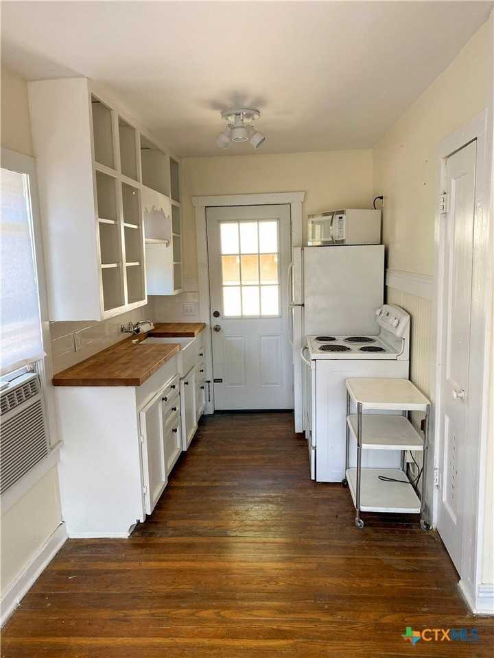 385 Comal Ave - Photo 4 of 8