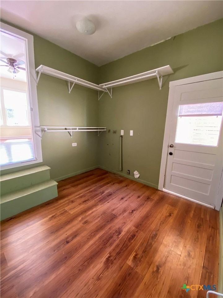 385 Comal Ave - Photo 5 of 8