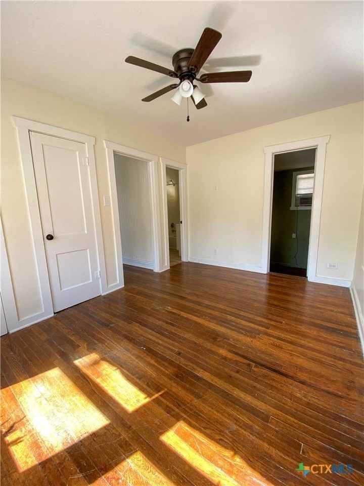 385 Comal Ave - Photo 7 of 8