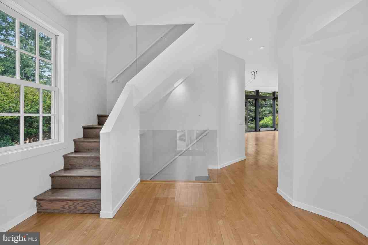 3113 45th St Nw - Photo 4 of 46