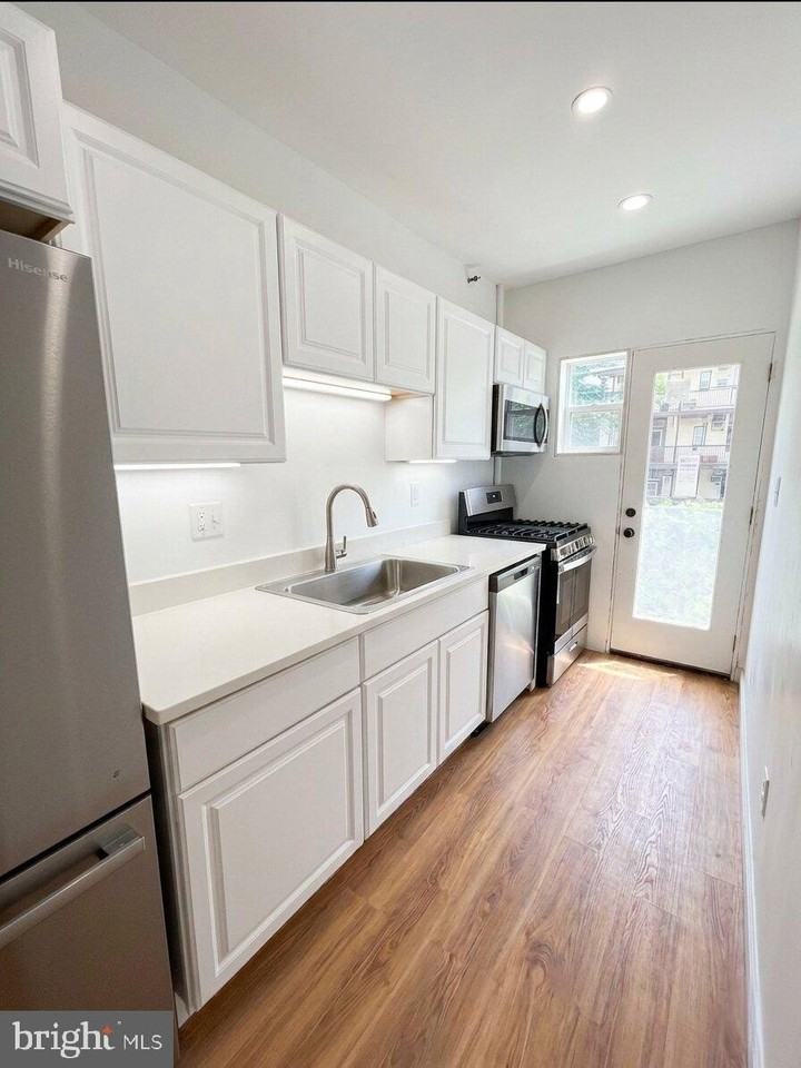 1835 Corcoran St Ne - Photo 3 of 12