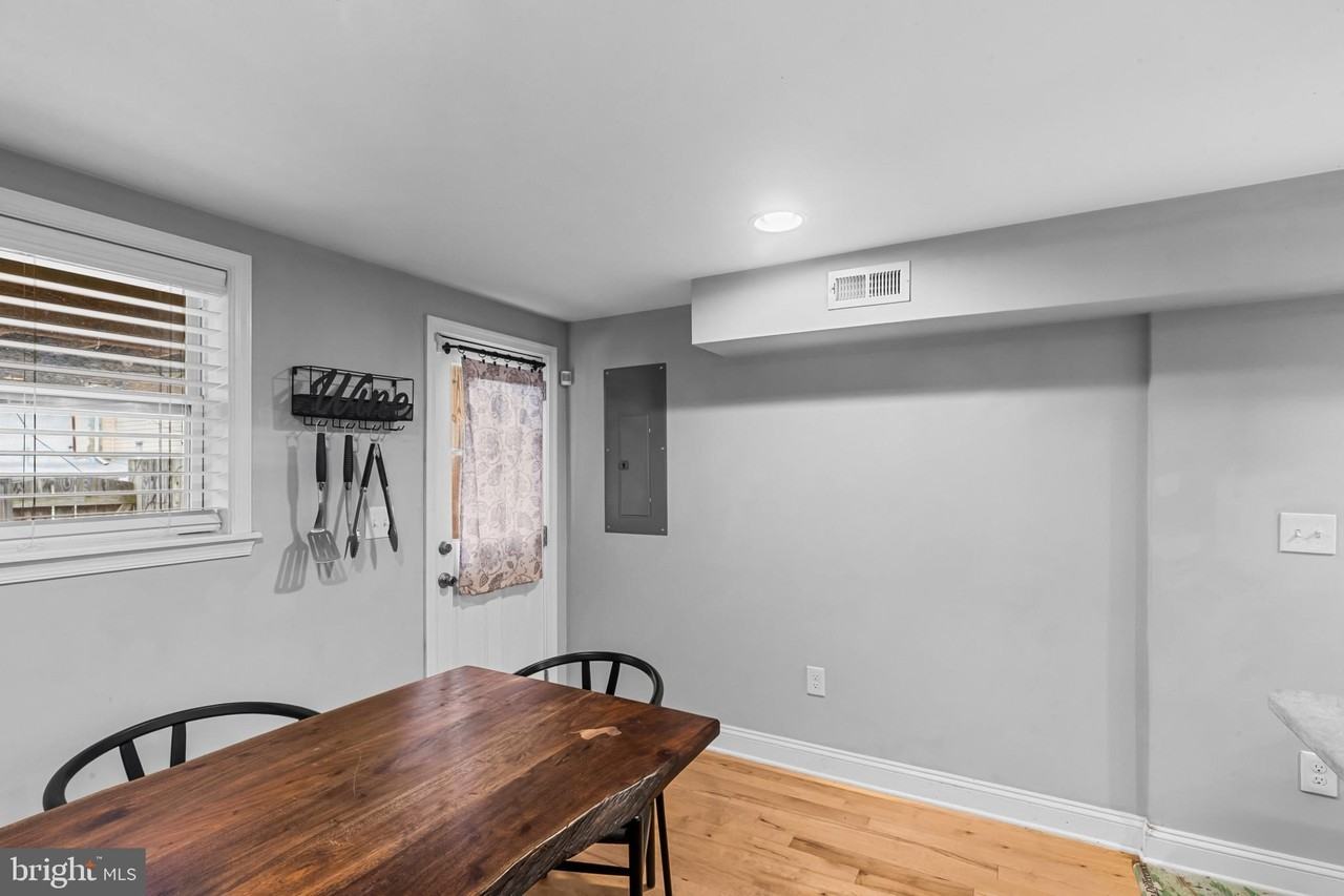 601 S Rose St - Photo 6 of 39
