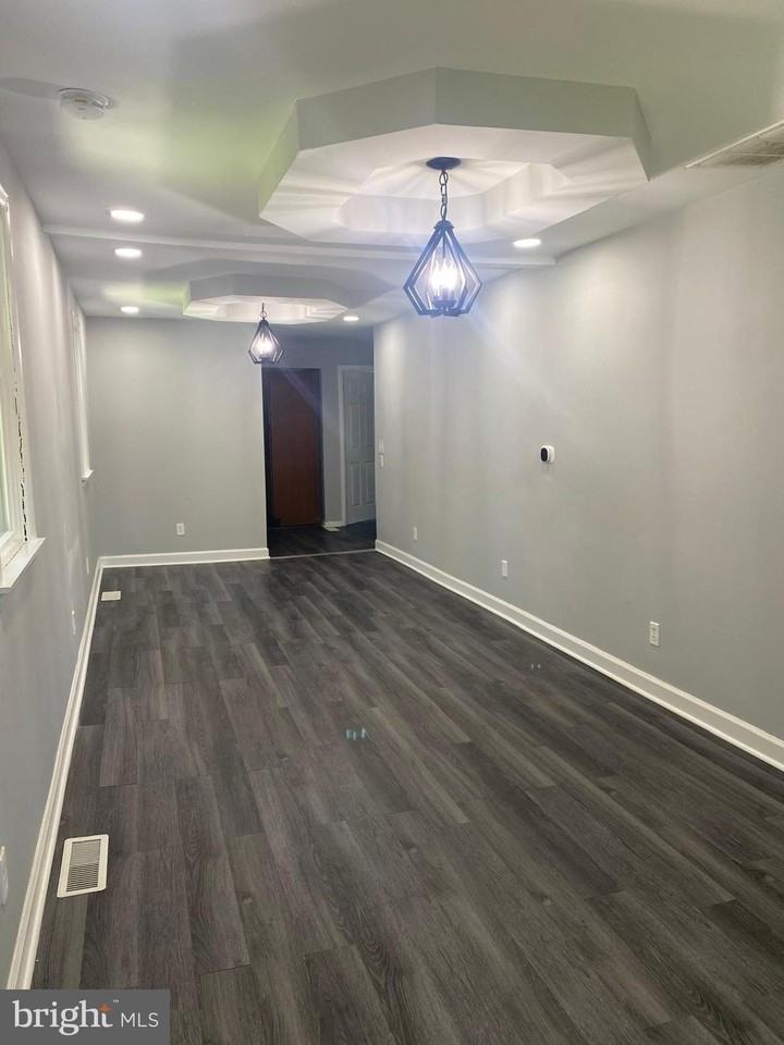 452 Graythorn Rd - Photo 2 of 16