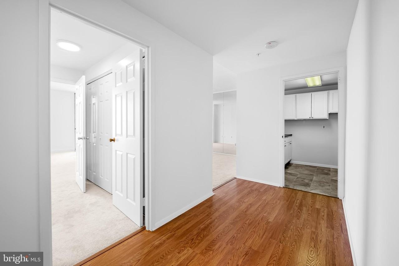 28 Allegheny Ave #1608 - Photo 7 of 31