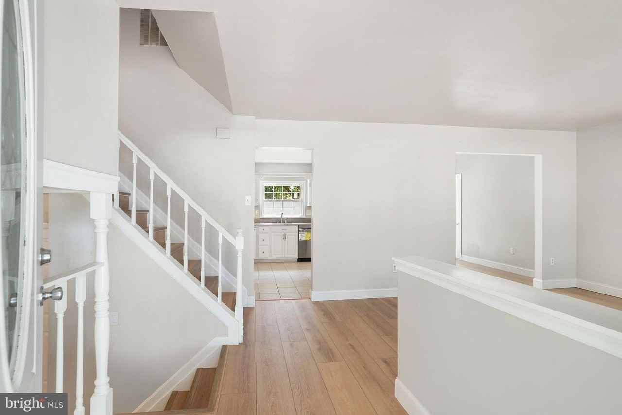 15950 Alameda Dr - Photo 3 of 14