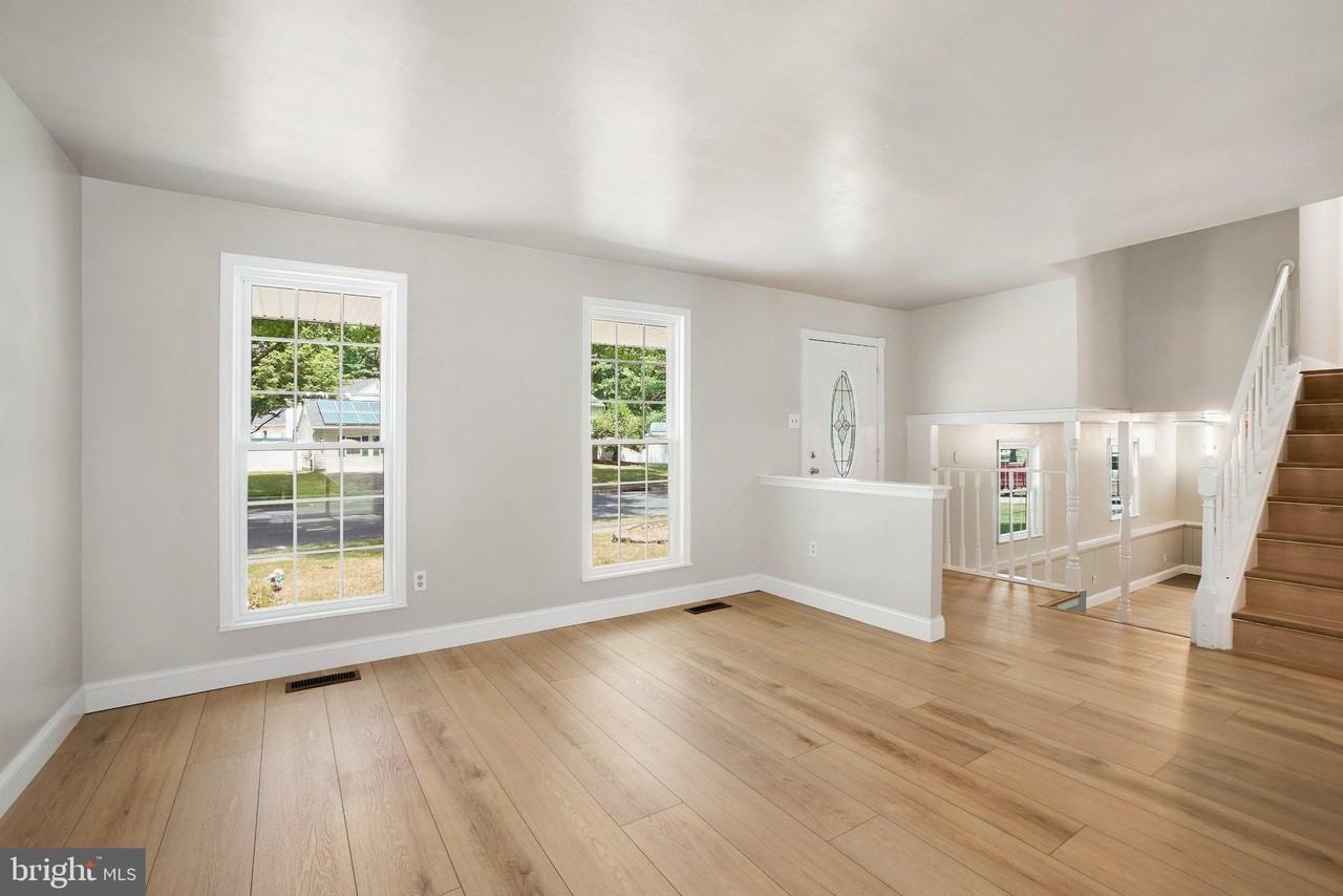 15950 Alameda Dr - Photo 4 of 14