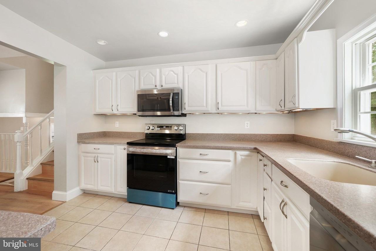 15950 Alameda Dr - Photo 6 of 14