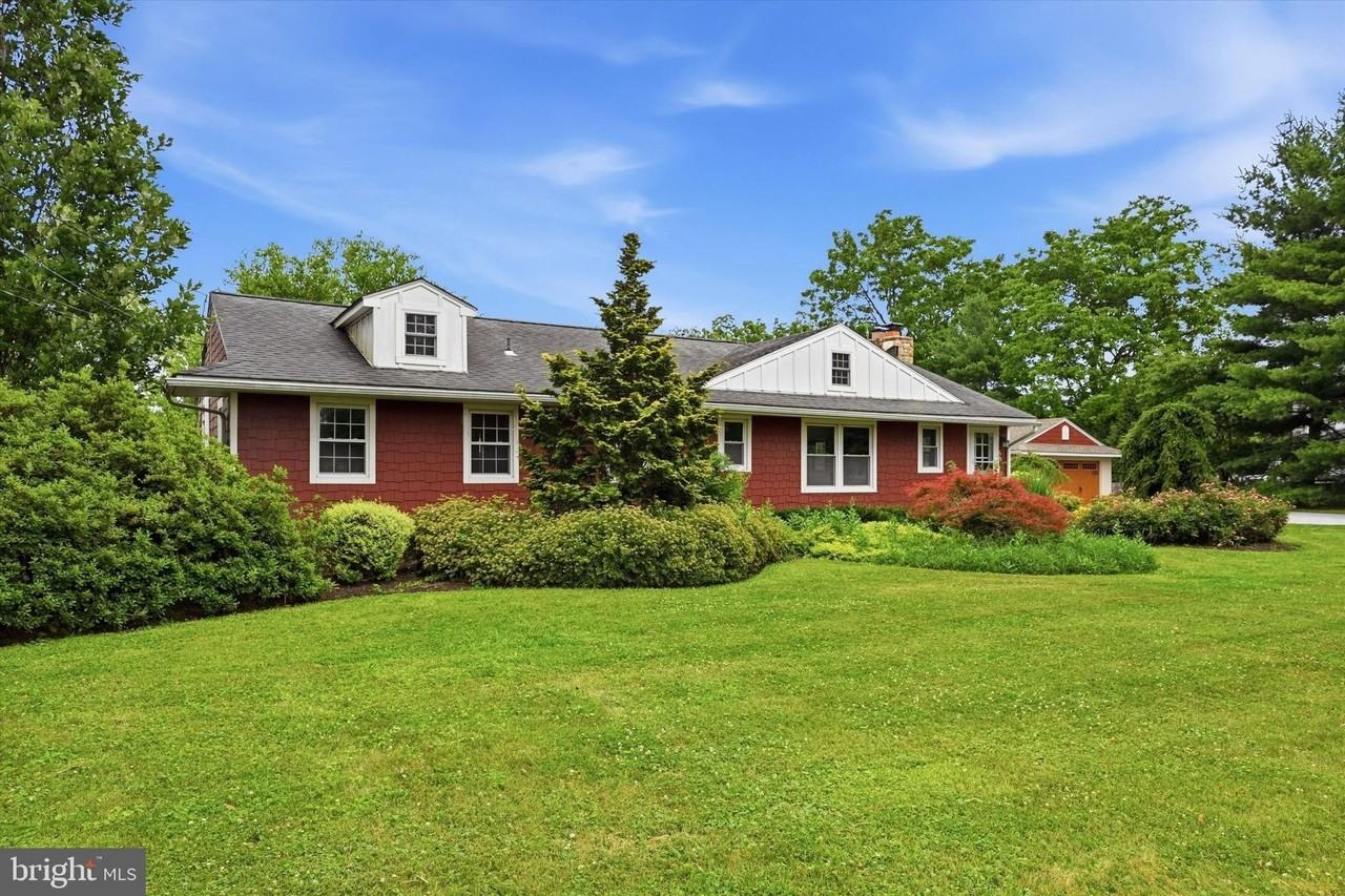 1058 Glen Hall Rd - Photo 2 of 25