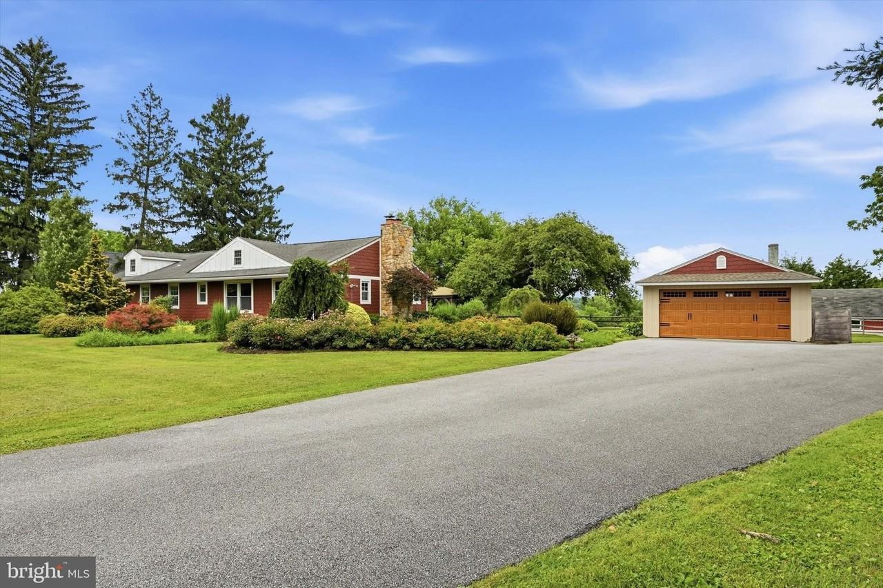1058 Glen Hall Rd - Photo 3 of 25