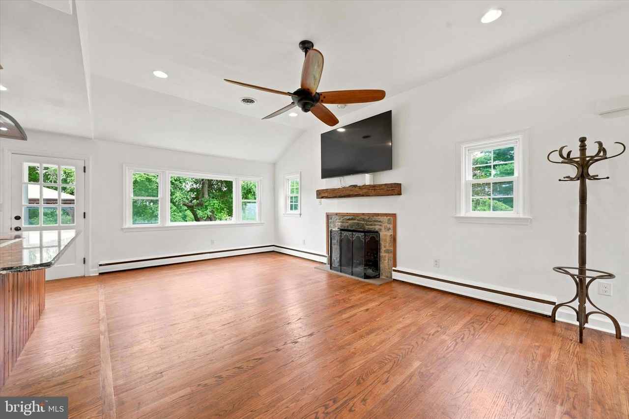 1058 Glen Hall Rd - Photo 5 of 25