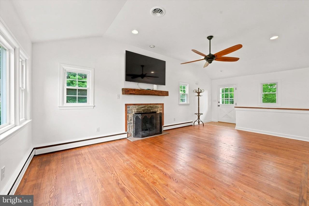 1058 Glen Hall Rd - Photo 6 of 25