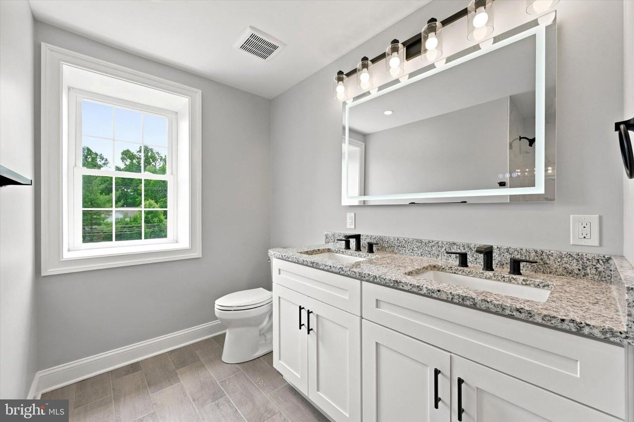 1512 Naamans Creek Rd - Photo 3 of 50