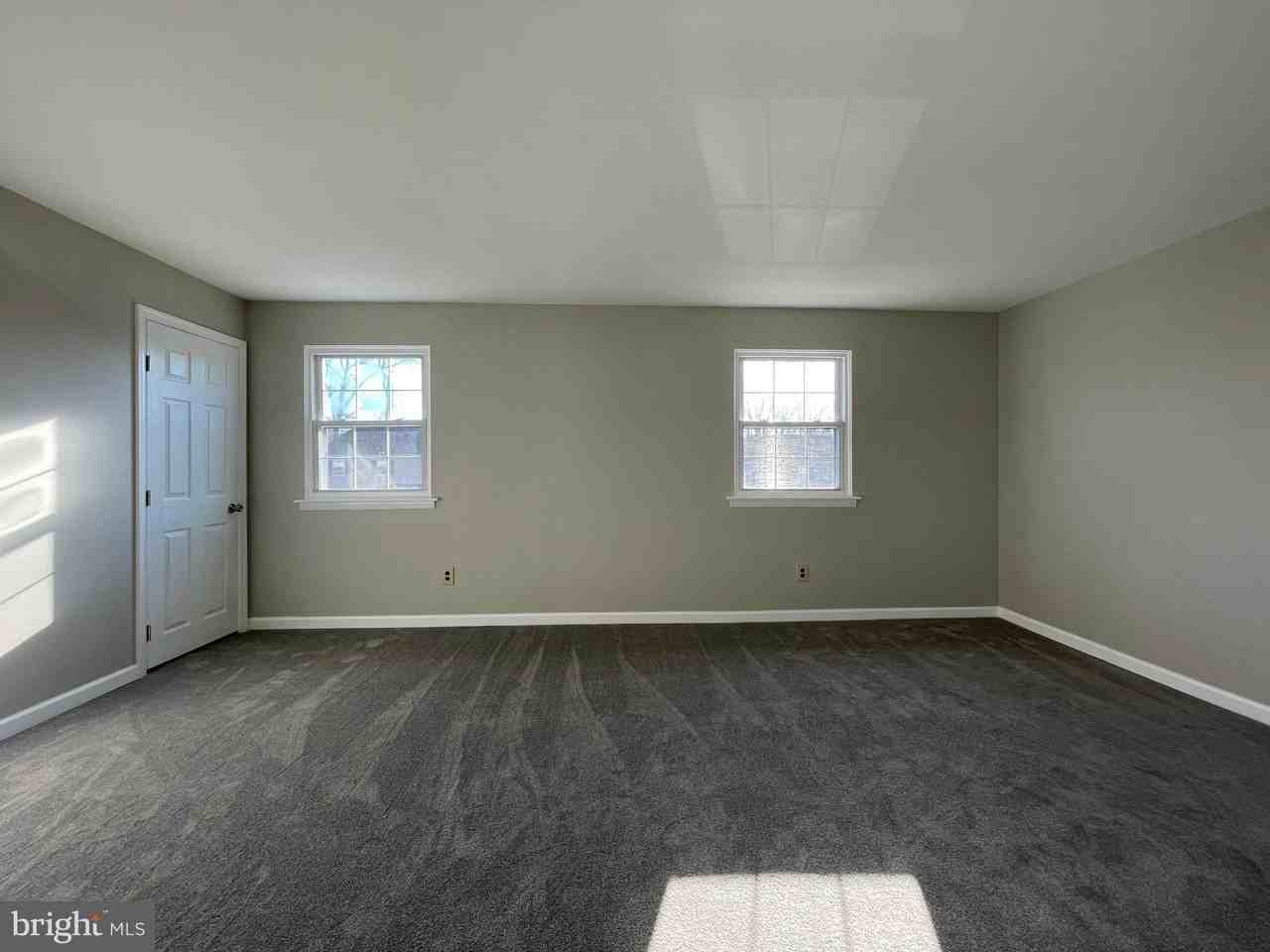 21 Shannon Dr - Photo 4 of 22