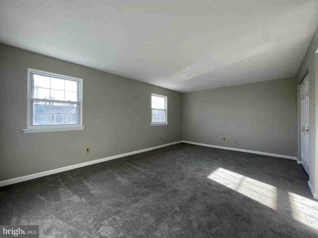 21 Shannon Dr - Photo 5 of 22