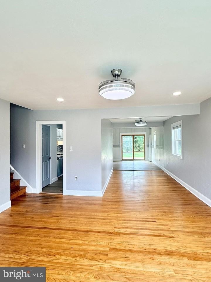 30 Ursinus Ave - Photo 3 of 35