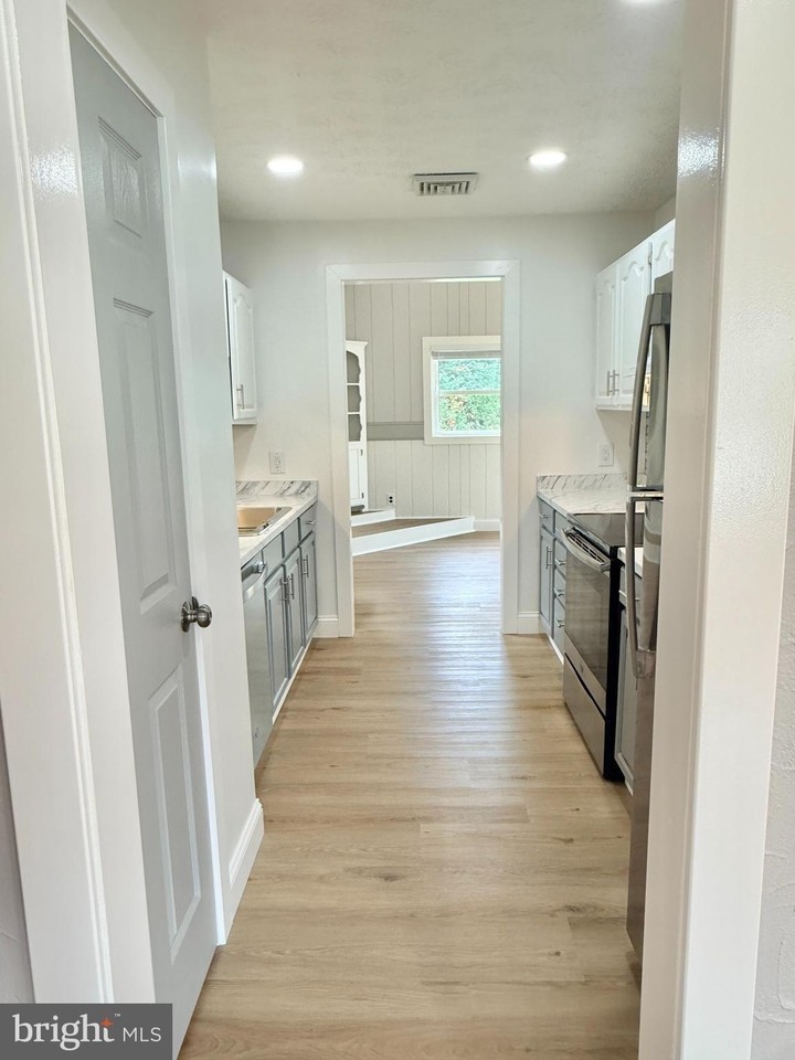30 Ursinus Ave - Photo 4 of 35