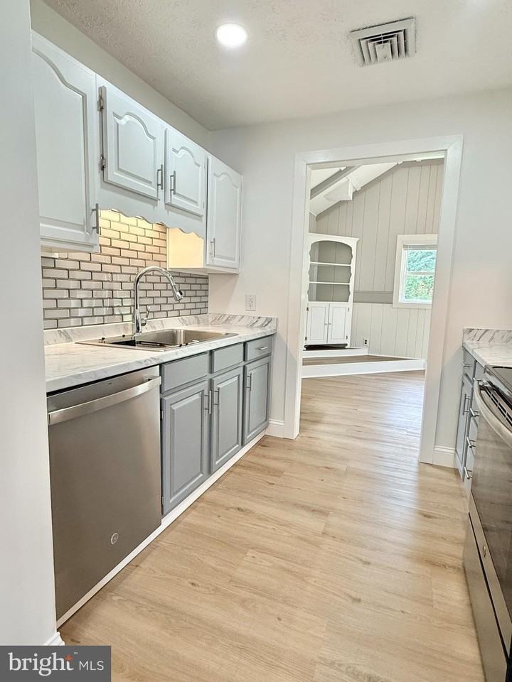 30 Ursinus Ave - Photo 5 of 35
