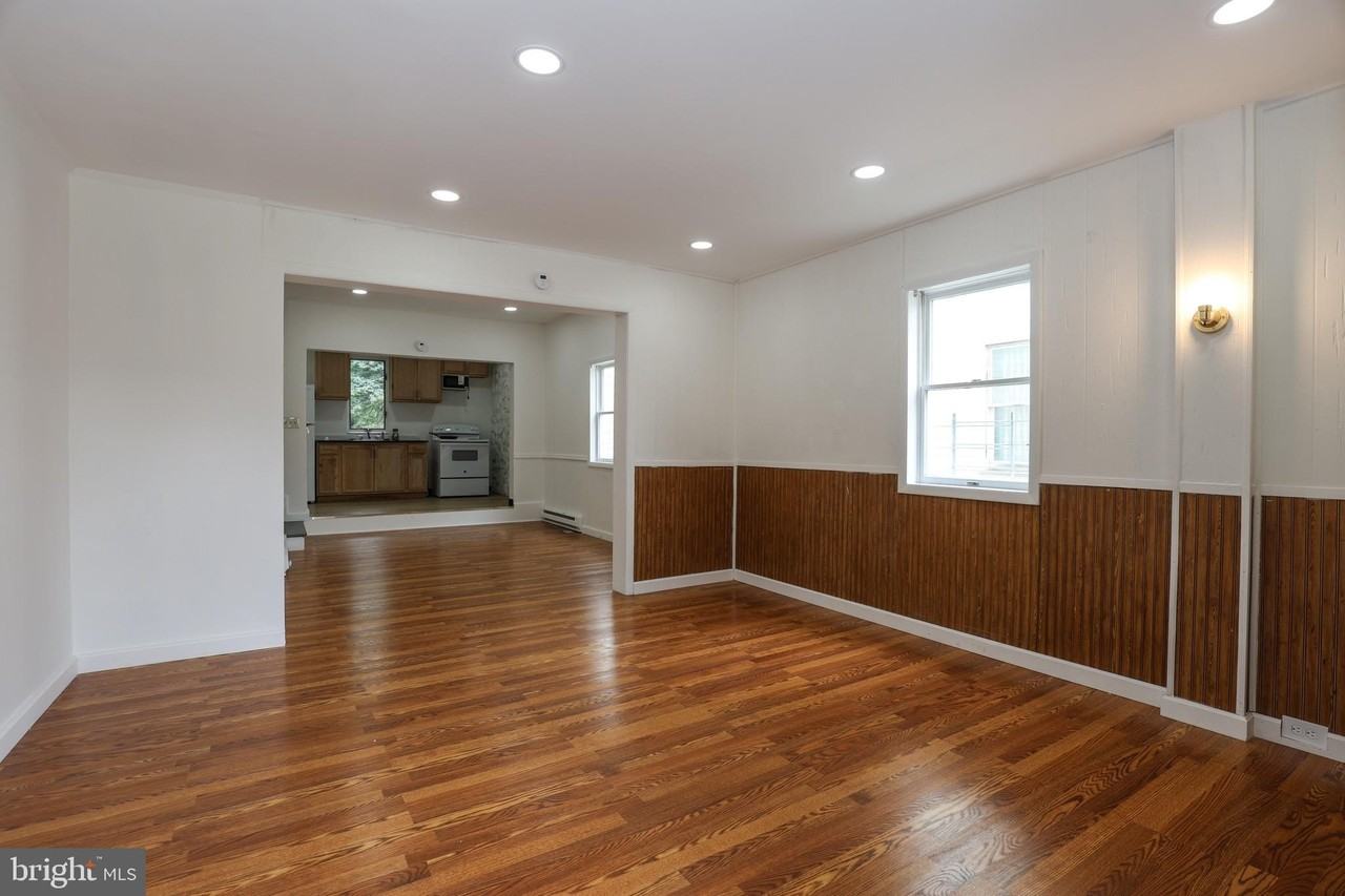 204 3rd St - Photo 4 of 23